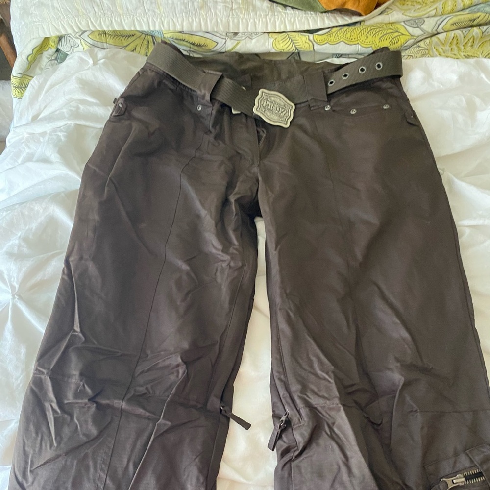 Women’s Snowboard Pants- 4 Girls Who Love to Ride